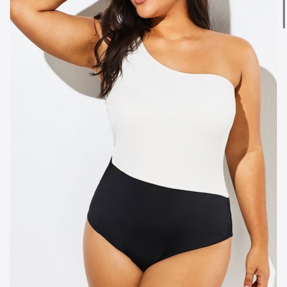 COPY - Black/White One shoulder one piece bathing suit